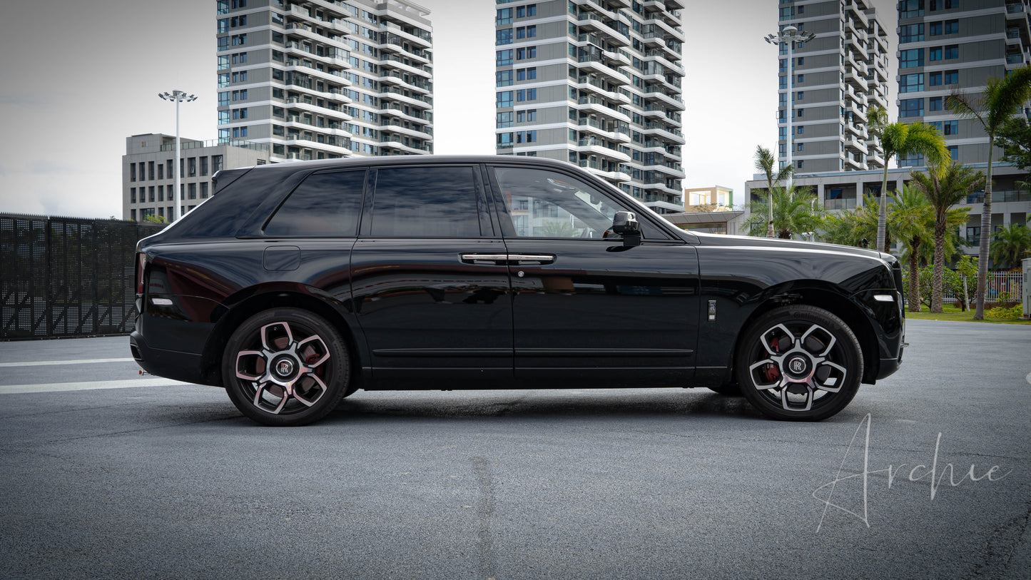 Rolls-Royce Cullinan BB - Услуги персонального водителя.
