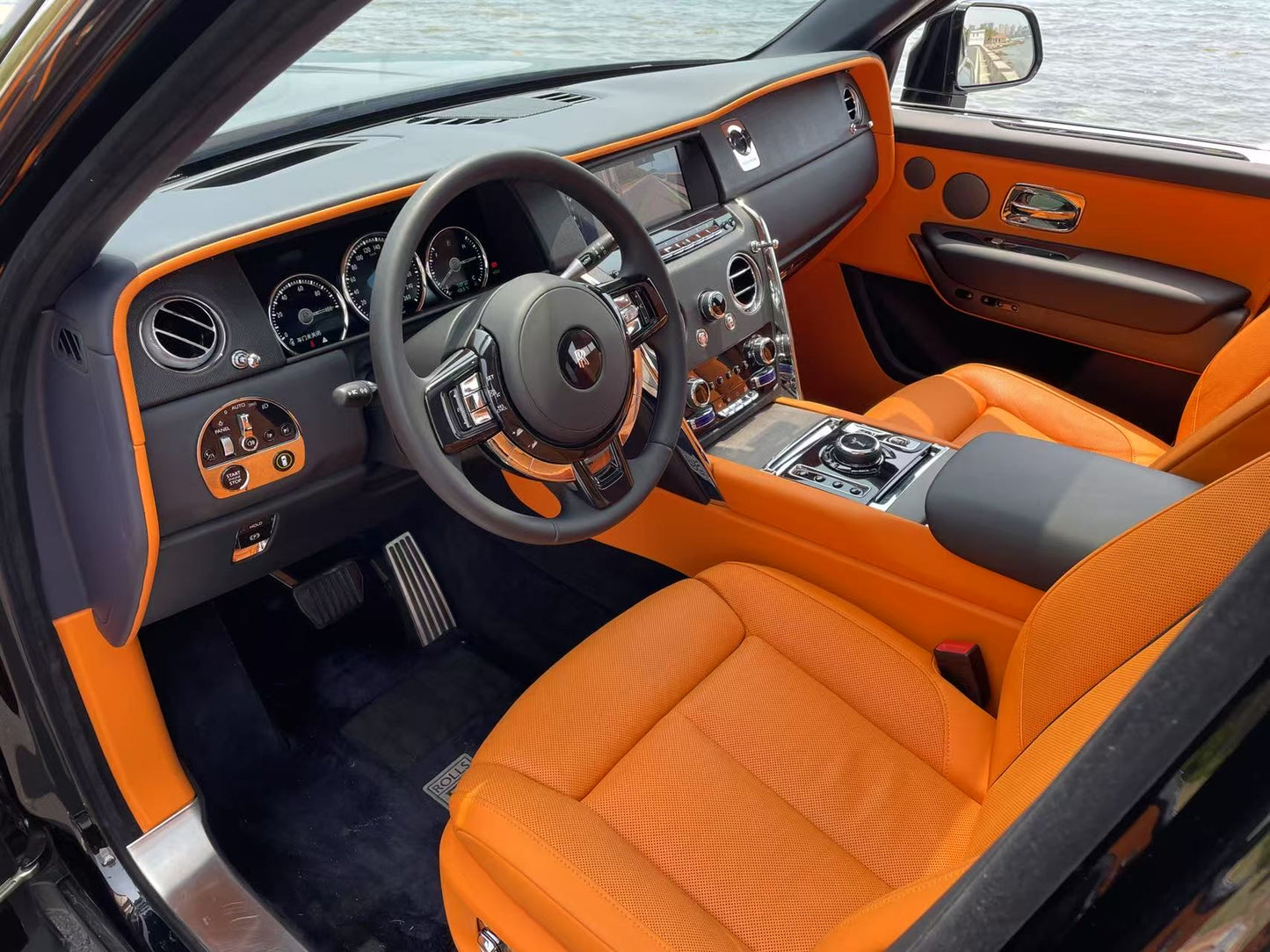 Rolls-Royce Cullinan - Услуги Персонального Шофера.