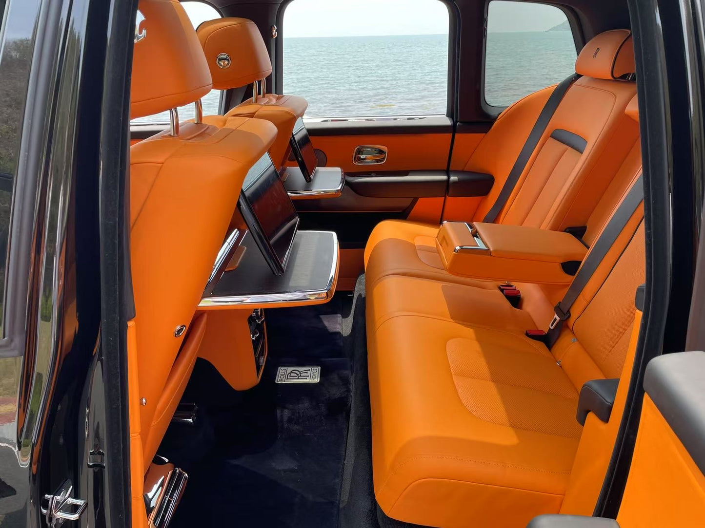 Rolls-Royce Cullinan - Услуги Персонального Шофера.