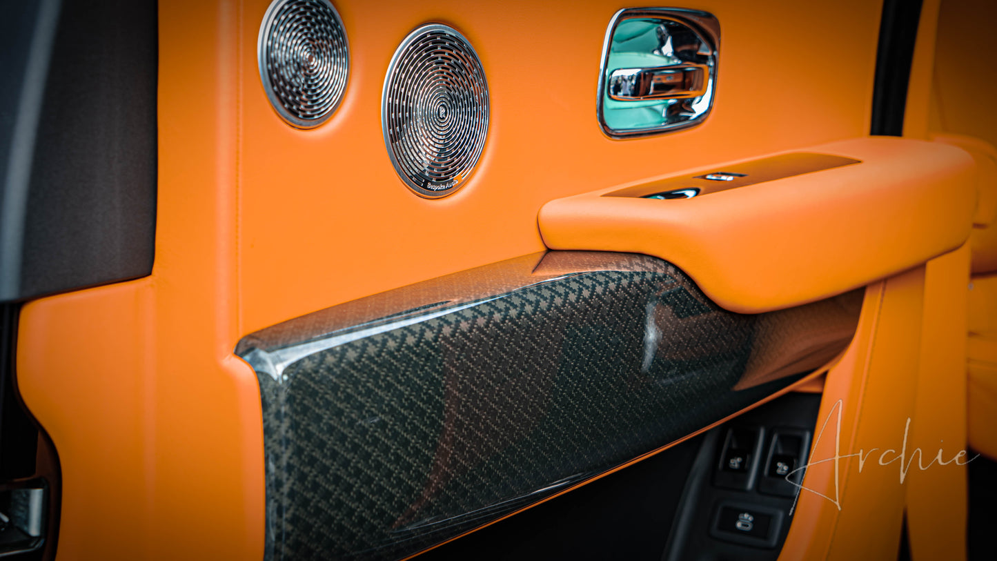 Rolls-Royce Cullinan BB - Услуги персонального водителя.