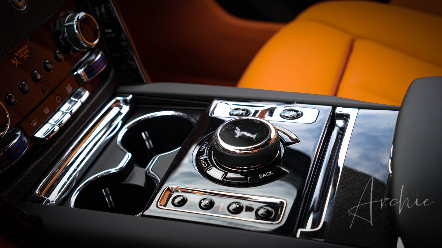 Rolls-Royce Cullinan BB - Услуги персонального водителя.