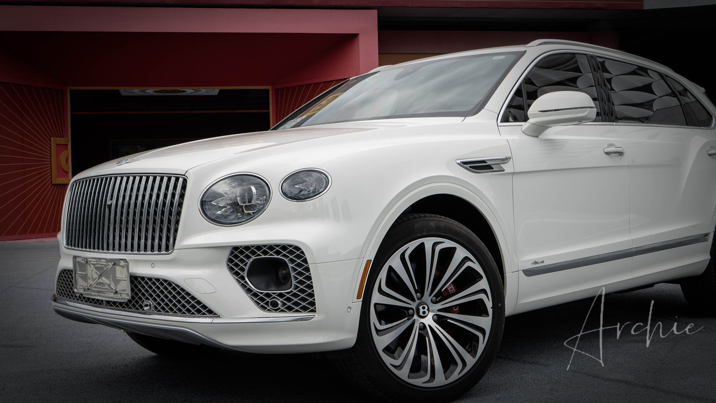 Bentley Bentayga White - Услуги персонального водителя.