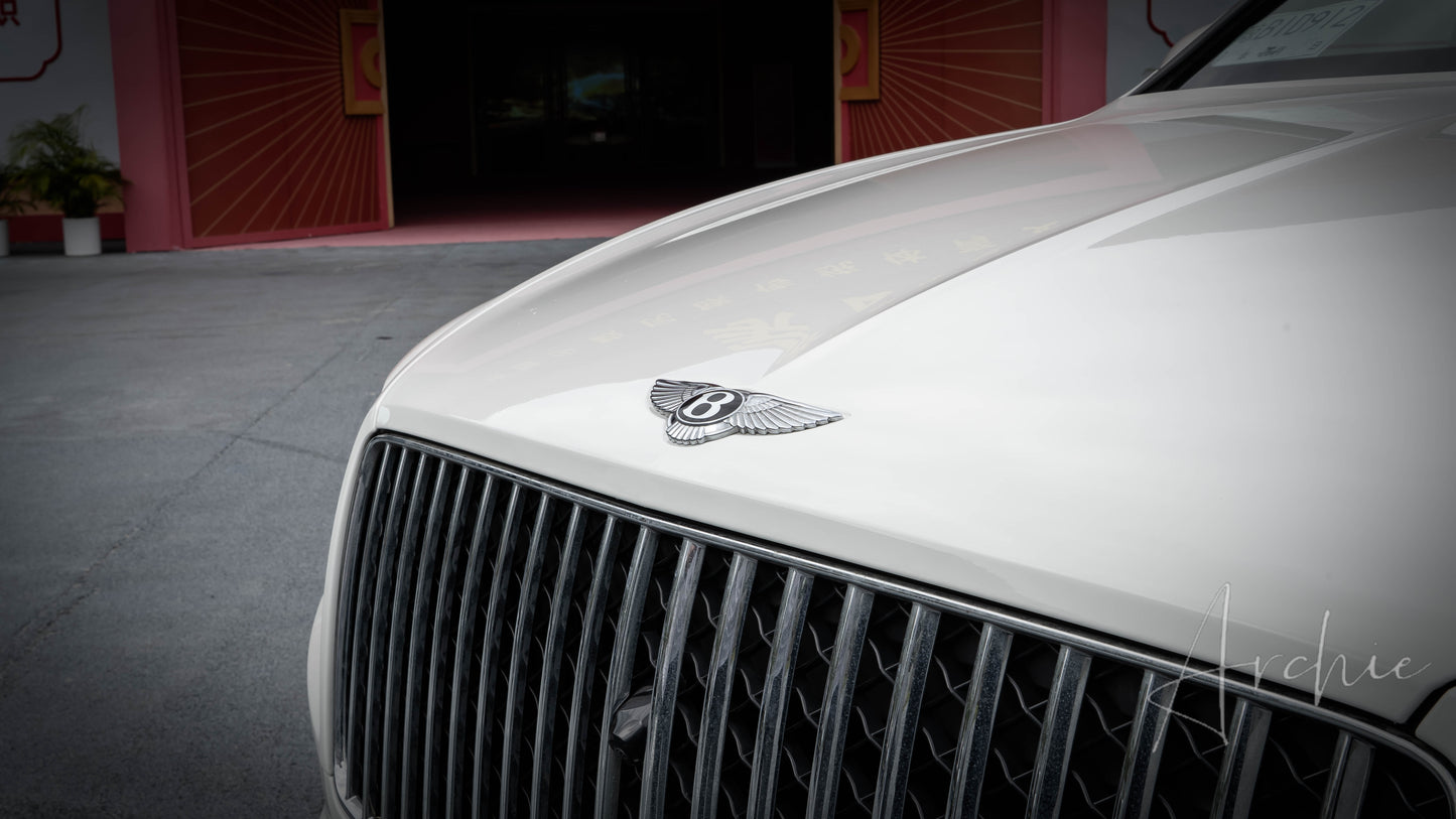 Bentley Bentayga White - Услуги персонального водителя.