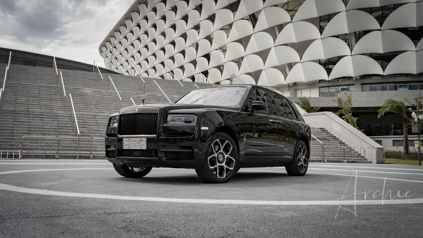 Rolls-Royce Cullinan Black Badge - Услуги персонального водителя.