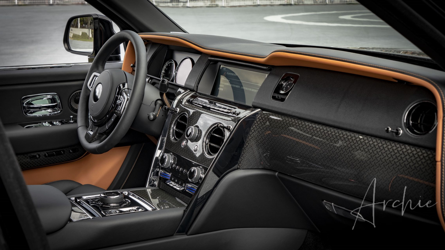 Rolls-Royce Cullinan Black Badge - Услуги персонального водителя.
