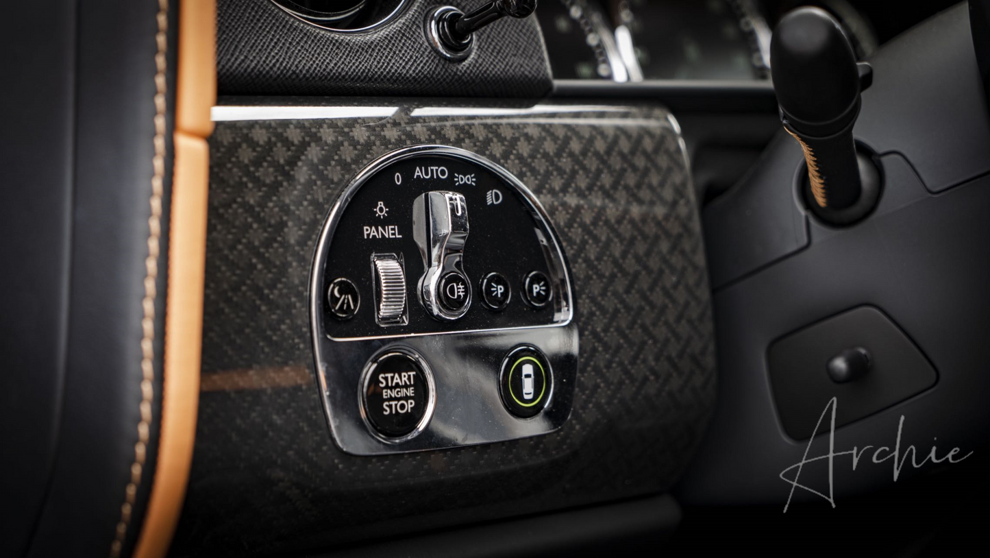 Rolls-Royce Cullinan Black Badge - Услуги персонального водителя.