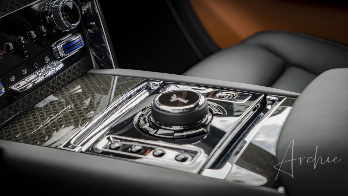 Rolls-Royce Cullinan Black Badge - Услуги персонального водителя.