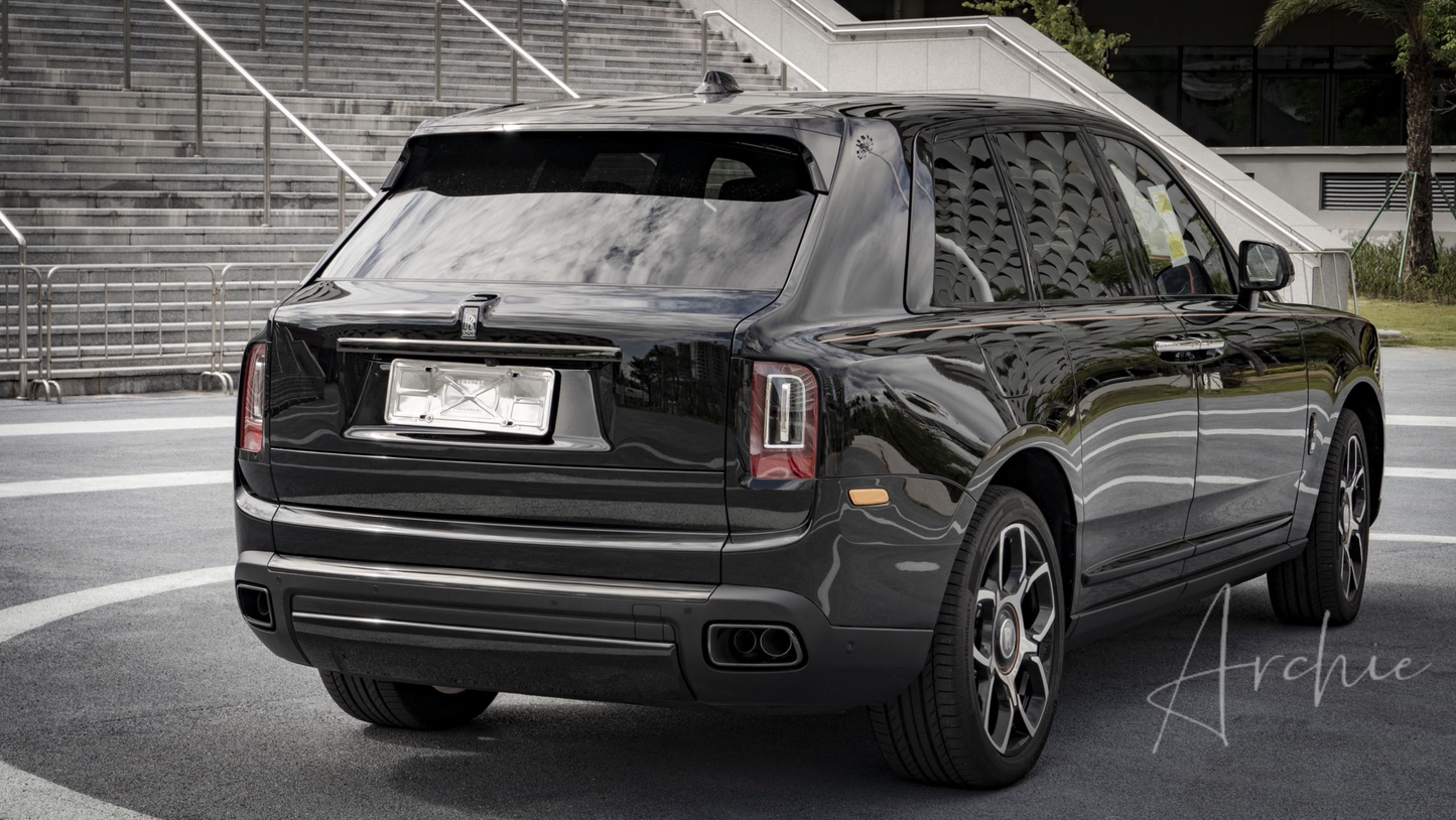Rolls-Royce Cullinan Black Badge - Услуги персонального водителя.
