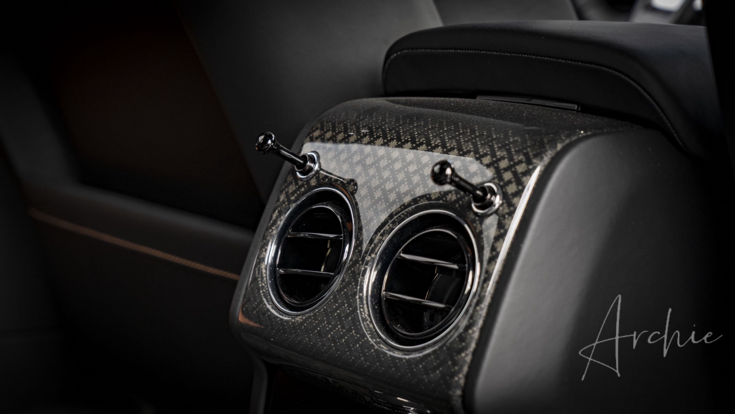 Rolls-Royce Cullinan Black Badge - Услуги персонального водителя.
