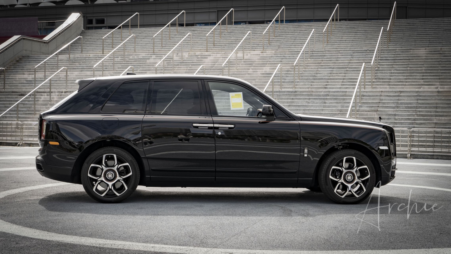 Rolls-Royce Cullinan Black Badge - Услуги персонального водителя.