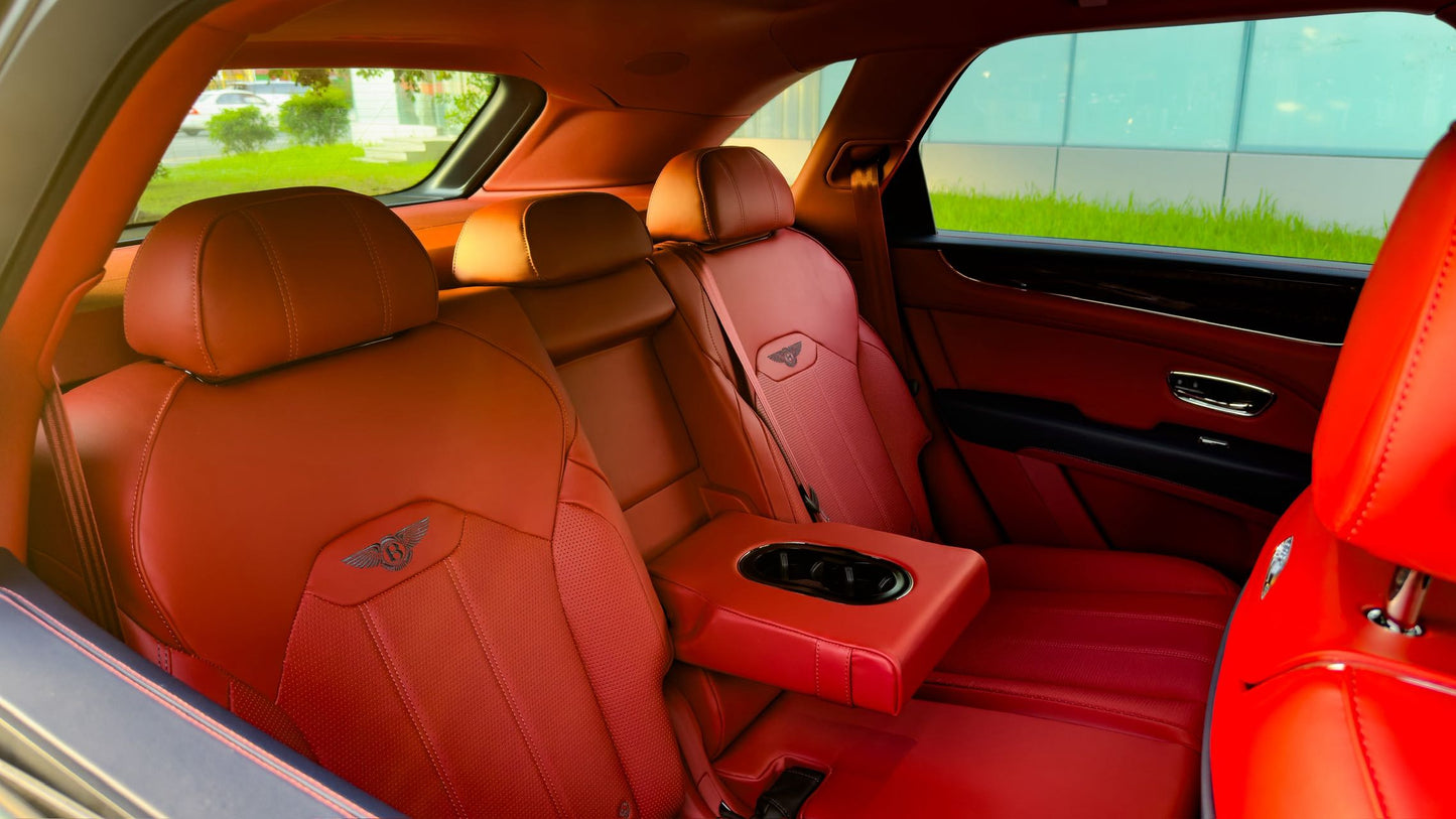 Bentley Bentayga Black - Услуги личного водителя.