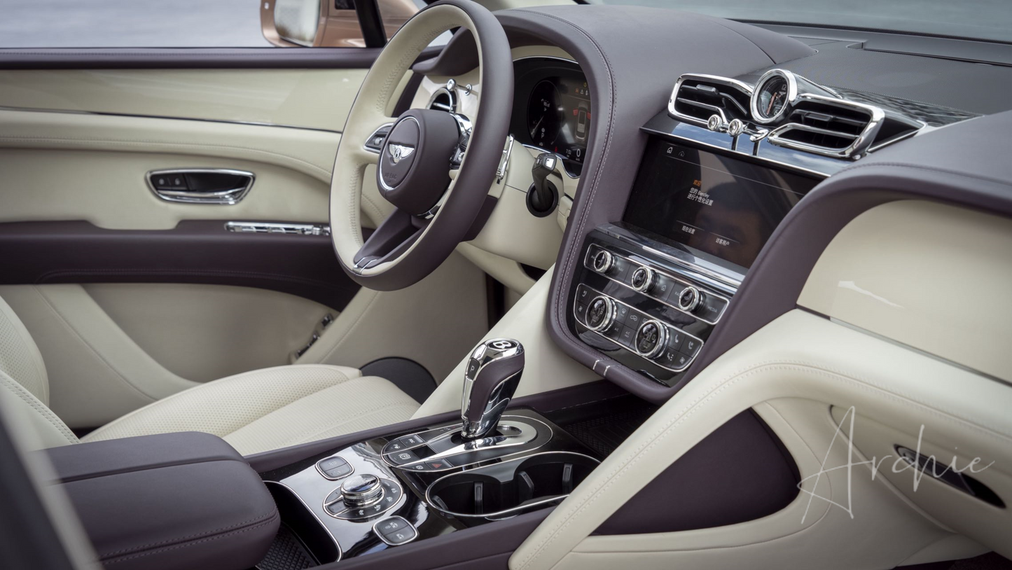 Bentley Bentayga Gold - Услуги личного водителя.