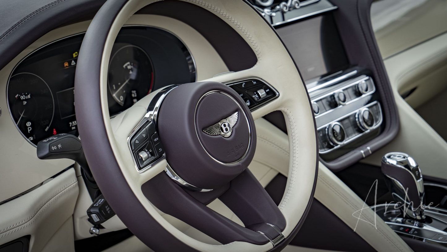 Bentley Bentayga Gold - Услуги личного водителя.
