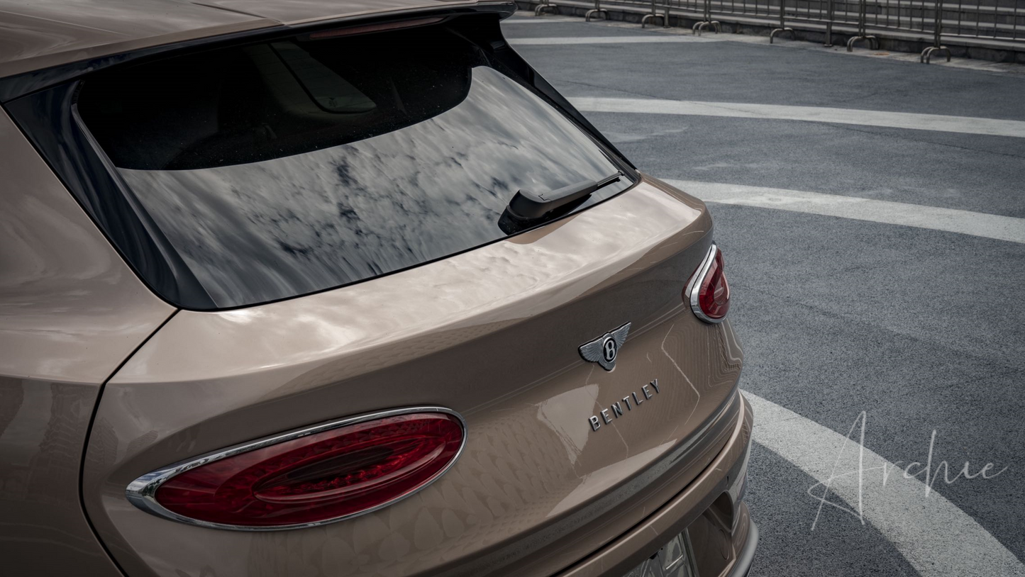 Bentley Bentayga Gold - Услуги личного водителя.