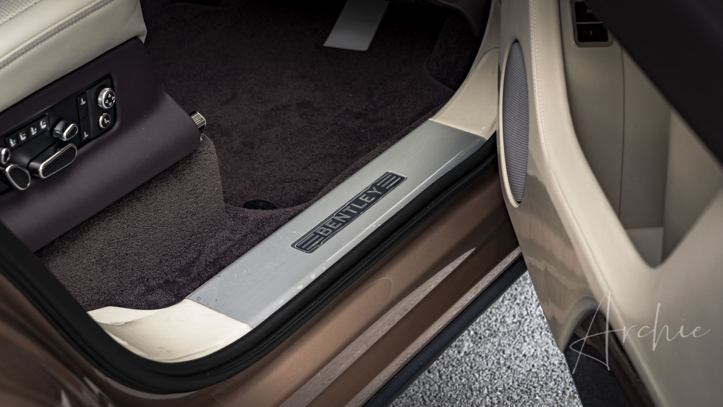 Bentley Bentayga Gold - Услуги личного водителя.