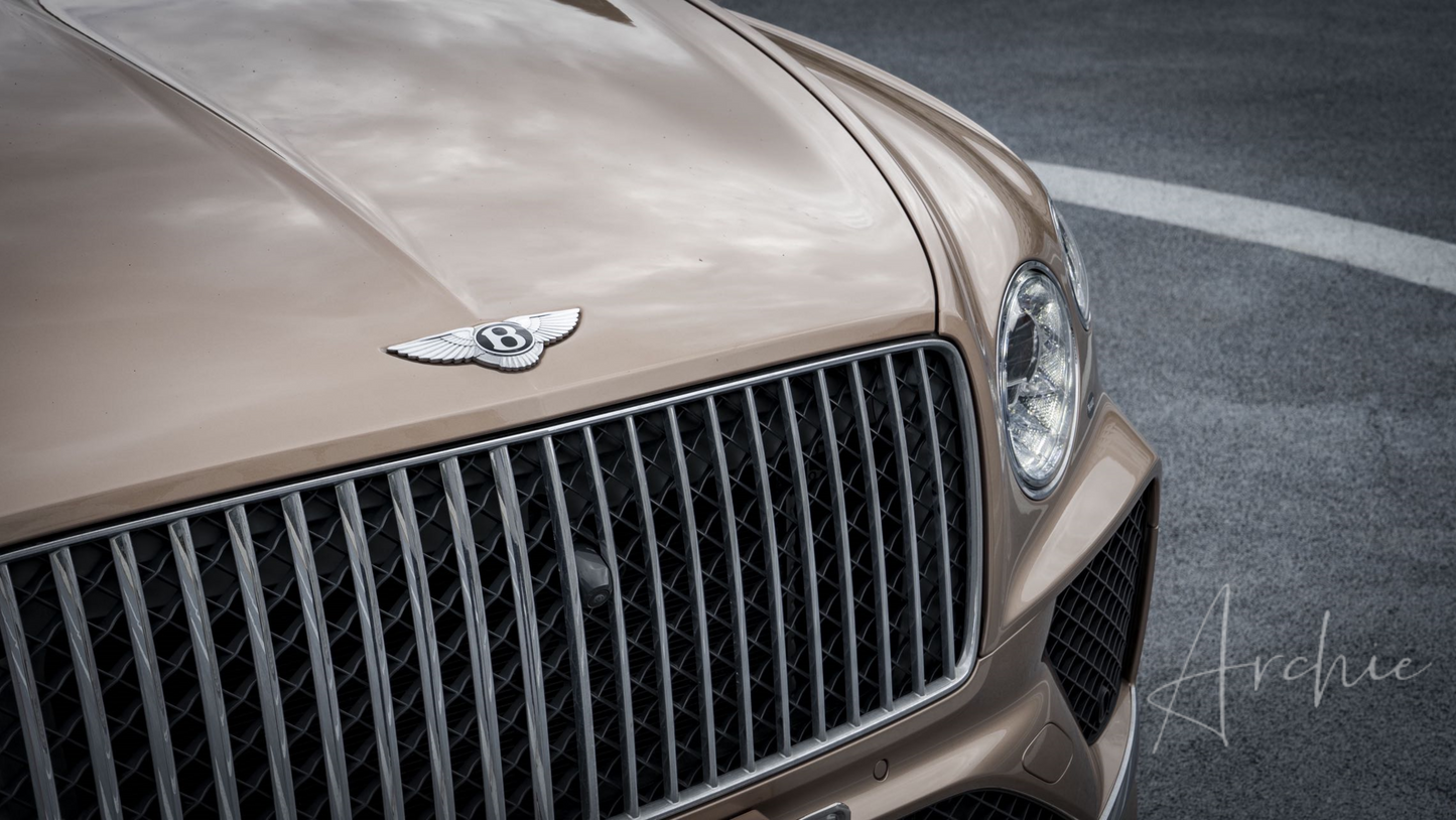 Bentley Bentayga Gold - Услуги личного водителя.