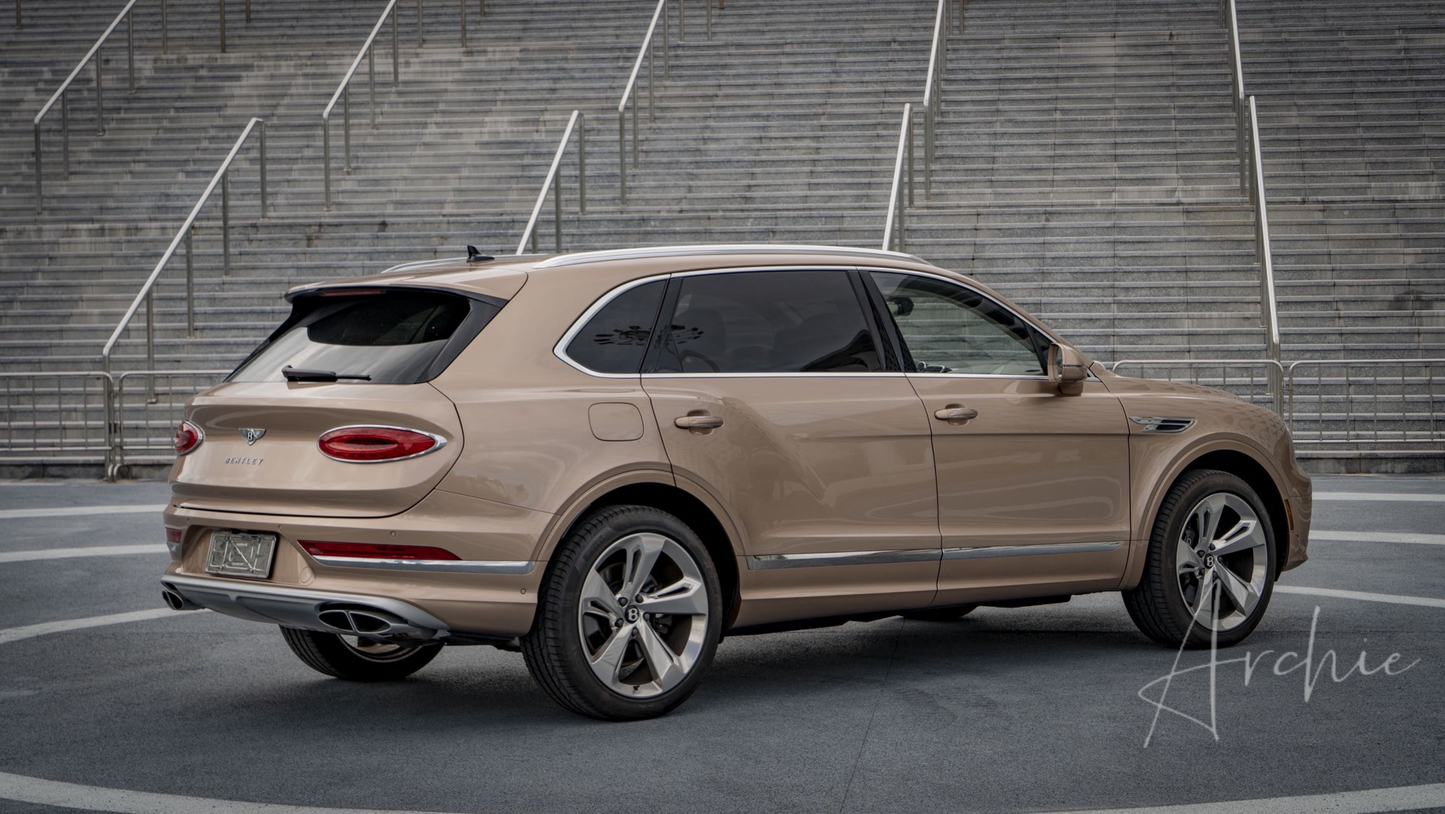 Bentley Bentayga Gold - Услуги личного водителя.