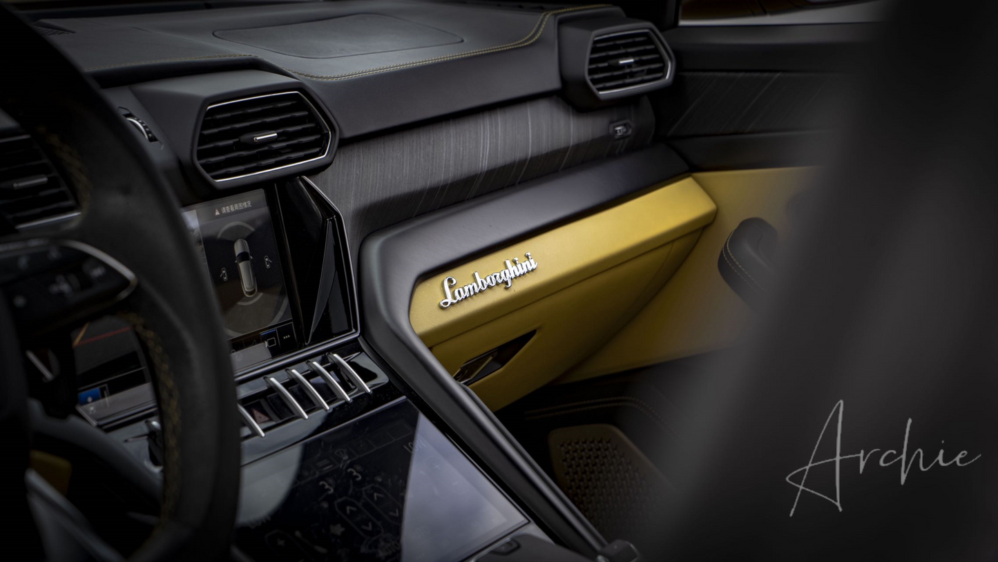 Lamborghini Urus - Услуги личного водителя