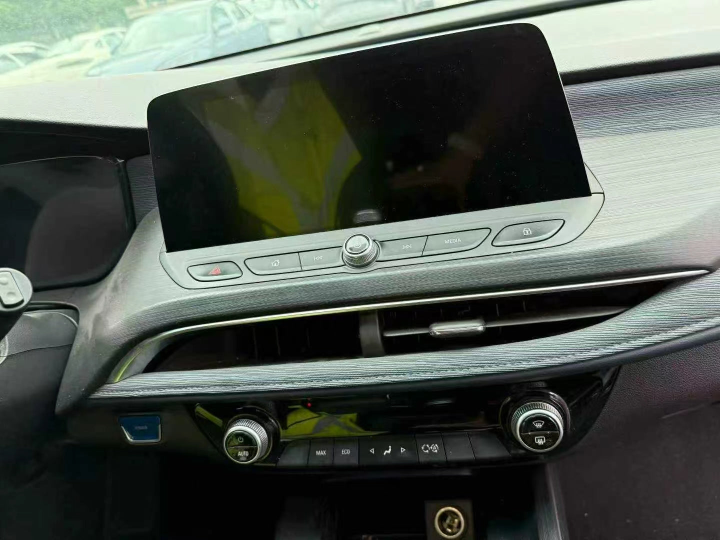 2023 Buick Velite 6 EV – 518 km CLTC Range | CATL Battery | Bulk Stock 120 Units | Average 80,000–150,000 km